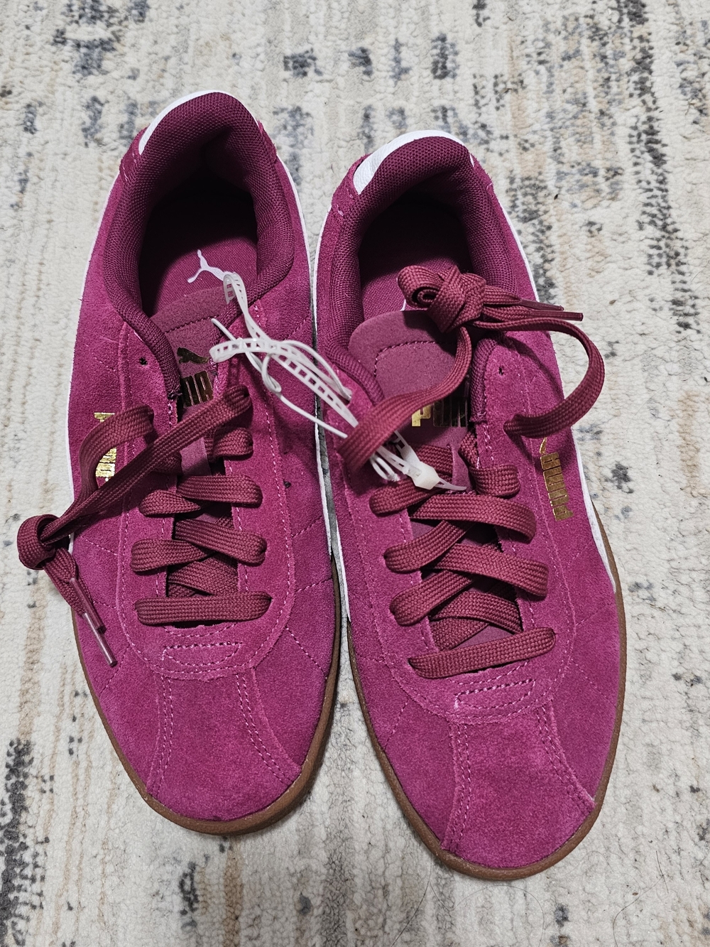 PUMA Women’s Suede Classic Sneaker - Berry/White Size 5 - Picture 2 of 6